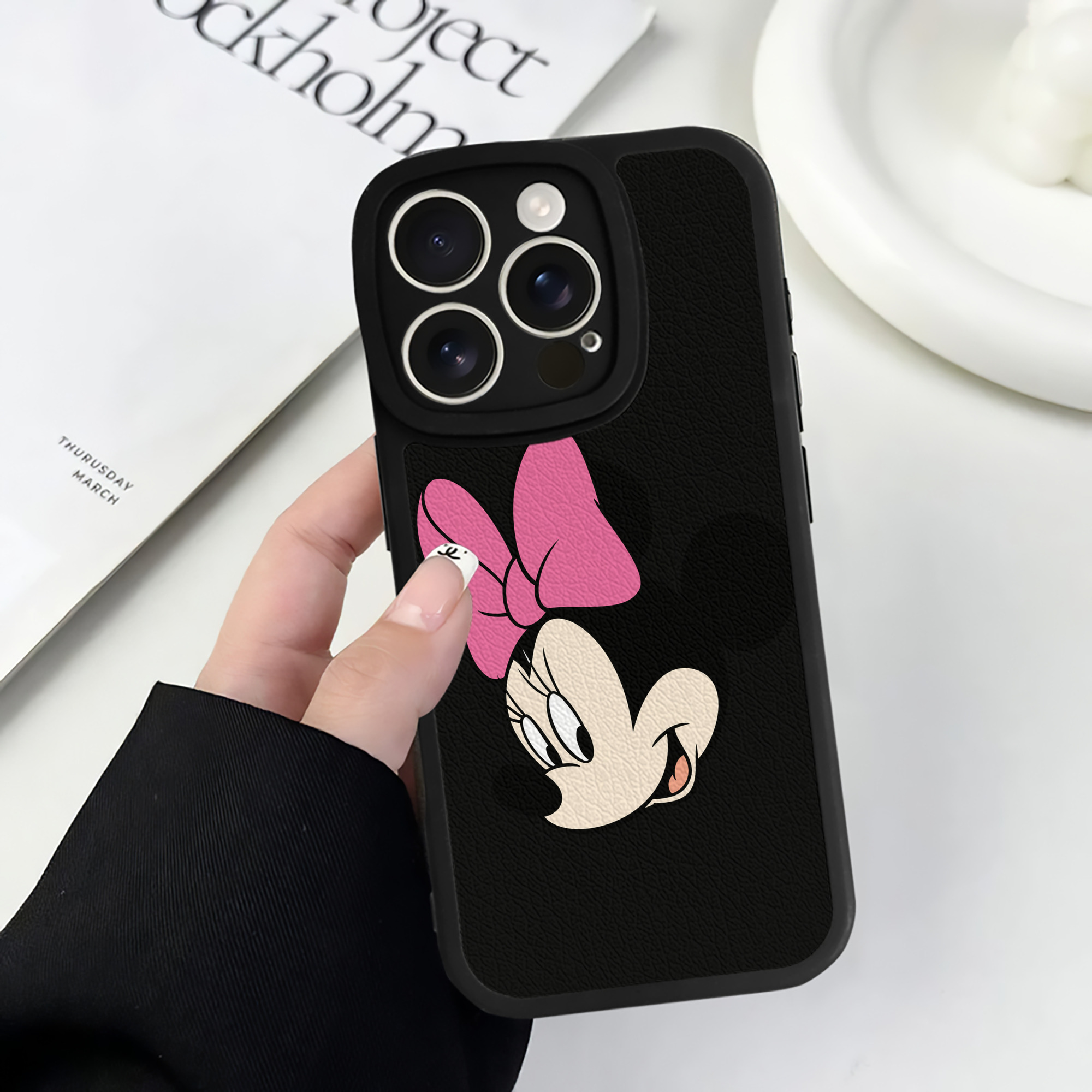 （画像用） ミッキーマウス Mickey Mouse 【iPhone 16シリーズ対応】シリコンスマホケース（レザー調） 材質：シリコン
